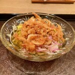 茜坂大沼 - ●お凌ぎ「駿河湾産生桜海老のかき揚、山形県産もって菊の蕎麦」