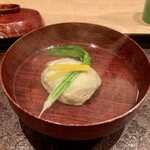 茜坂大沼 - ●お椀「ズワイガニ蟹の真薯、蕪のスプラウトと柚子」