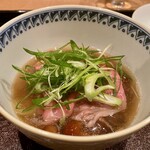 茜坂大沼 - ●煮物「山形県産どだれ芋、滑子、九条ネギ、飛騨牛サーロイン」