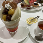 タカノフルーツパーラー - シーズナルトライフル　栗と洋梨
      コーヒー / 紅茶付
      税込￥1,870（本体価格￥1,700）