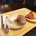 Sawamura Roastery - 肉桂糖脆餅與可頌
