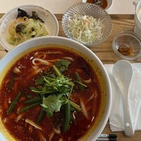 四川名菜 川府 - 廊下にあったお野菜の和物も