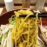 拉麺大公 - 焼き味噌ラーメン、麺リフトアップ