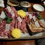 鳥取和牛オレイン55一頭買い専門店 炭火焼肉 さんこう苑 - 肉盛合せ