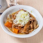 金陵本店 - 常連様のファンが多い手作り「もつ煮込み」