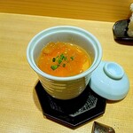 鮨 一 - とろとろの蕪が乗っている