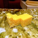 鮨 一 - 江戸前の玉子焼きと厚焼き玉子の中間の蒸し玉子