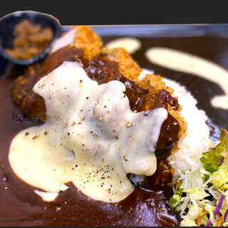 お肉に本気！カレー、ソースにもこだわった最高のカツカレー