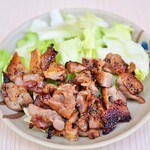 金陵本店 - 当店名物「親爺のげんこつ」香川県から親鳥を取り寄せスパイシーに味付けました