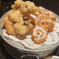 廣東料理 民生 ヒルトンプラザウエスト店 - イカの天ぷら 舞茸の天ぷら（ﾌﾘｯﾀｰの様）