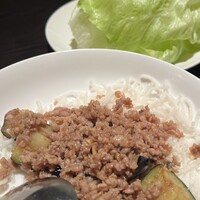 廣東料理 民生 ヒルトンプラザウエスト店 - ミンチと茄子のレタス包み