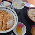 山茂登 - 料理写真:内容の充実したカツ丼セット　千円也