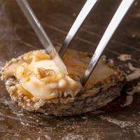 活け鮑の鉄板焼き