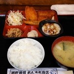 港町酒場もんきち商店 白石総本店 - 魚ミックスフライ定食(540)