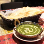 ザ・ナン・マスター　 - ほうれん草とマトンカレー+バターナン☆