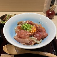 割烹 月と花 - 漬け海鮮丼