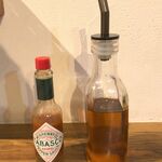 ザッツ ピザ - ペペロンチーノオイル、タバスコ、お好きな方を