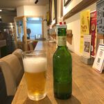 ザッツ ピザ - ハートランド、奥はピザ生地工房