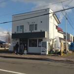 麺や 麗 - 右手に10台位停められる駐車場があります✨