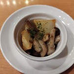 こだわり炭火焼鳥 ふらふら - ポテトとキノコの・・・なんか（汗）