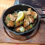 こだわり炭火焼鳥 ふらふら - 鶏モモの香味焼き。