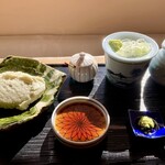 久霧 - 一式の配膳。