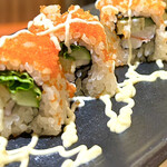 福原 - 海老サラダロール　zoo綺麗で規則正しい〜　サラダと赤酢飯のロールの仕方が絶妙でしたっ〜　byまみこまみこ