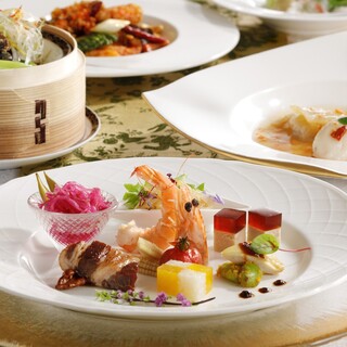 日本人調理人が日本の季節の食材を用いて腕を振るいます