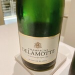 レストラン アレナ - サロンの作られない年の100%シャルドネ。