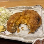 大かまど飯 寅福 - 選べる2種盛り定食の揚げ物　月見メンチ