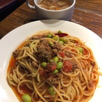 渋谷アチェーゾ - 和牛挽き肉と枝豆のトマトパスタ　1,000円