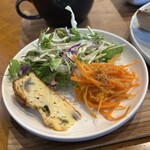 cafe chestnuts - サラダ、キャロットラペ、ケークサレ