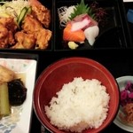 和風茶屋 里仙 - 料理長お勧め三段弁当？
            