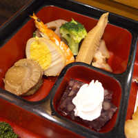与五郎寿司 本店 - 海老・帆立・鶏肉・玉子・筍・レンコンと具沢山の煮物
