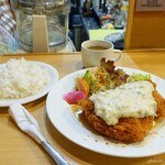 グリル　ヨシダ - 2023年12月　チキン南蛮セット　大きさ伝わるかな～