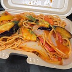 キッチン ブルー グローブ - 反対側から、パスタは大盛りです