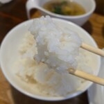 キッチン ブルー グローブ - ご飯が進みます、これはふた口分