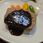 キッチン ブルー グローブ - 反対側から、ザクロとバルサミコソースはタップリ！