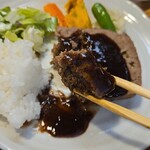 キッチン ブルー グローブ - ソースをタップリ絡めて