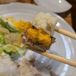 キッチン ブルー グローブ - ポテサラ、カリフラワーを添えて