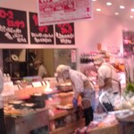 あんず お肉の工場直売所 - 惣菜、弁当を作っている。言わば出来立て？