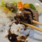 キッチン ブルー グローブ - ソースをタップリ絡めて