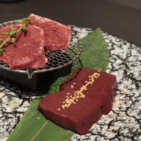 煌 焼肉 - 黒牛和牛レバー、ハツ