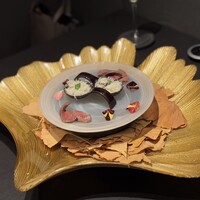 煌 焼肉 - 前菜（レアローストビーフ、黒毛和牛のタルタル）