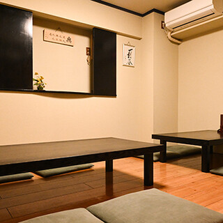 6〜10名様までの個室もご用意。接待・ご宴会にも対応します