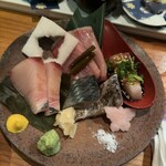 晩酌と晩御飯 ちょうつがひ - お造り三点盛りのはずが…w