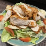 やきとり 本牧 - 唐揚げサラダ、ジューシー！