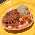 礒田 - 外子も丁寧に処理。ほんのりと温かく、軽い三杯酢？の旨味でいただきます