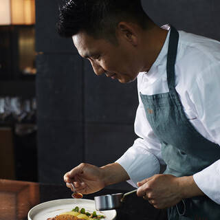 シェフ《平木正和》。豊富な経験を生かした五感満たす逸品