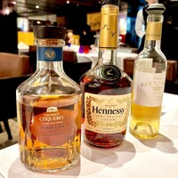 モナリザ 恵比寿店 - 〆はリンゴが瓶の中に丸ごと入ったカルヴァドス『カルヴァドス ポム ド イヴ』とパイナップルの香りの貴腐ワイン、『シャトー・リューセック』を（1種類追加メニュー）